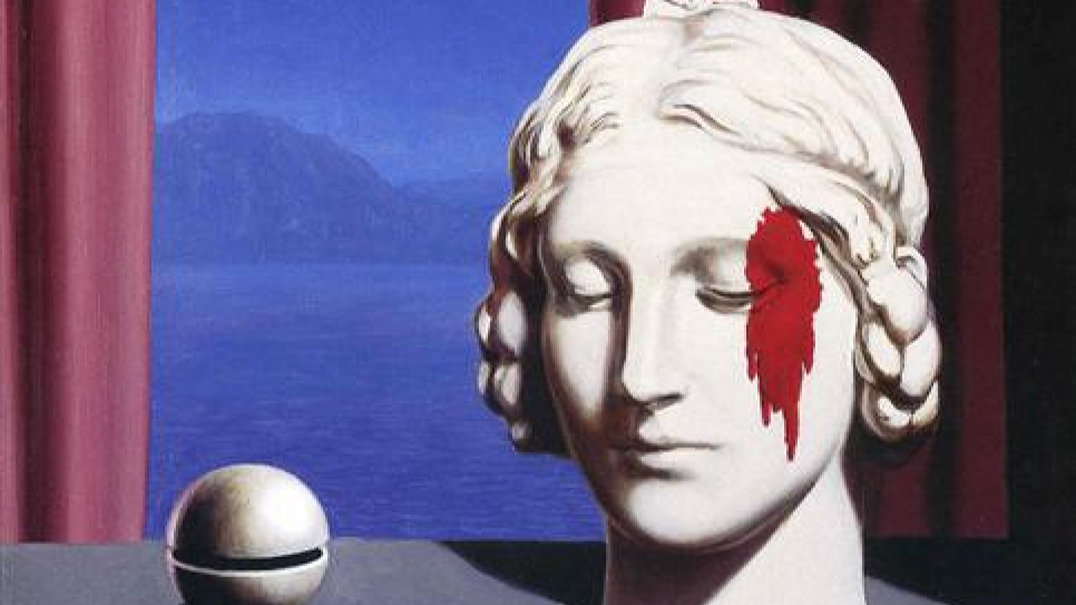 René Magritte's La Mémoire, showing a classical white bust with a red mark on its temple